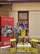 Kärcher opět podpořil neziskovou organizaci Alsa. Zleva Petra Němcová, Alsa a Petra Tománková, Kärcher